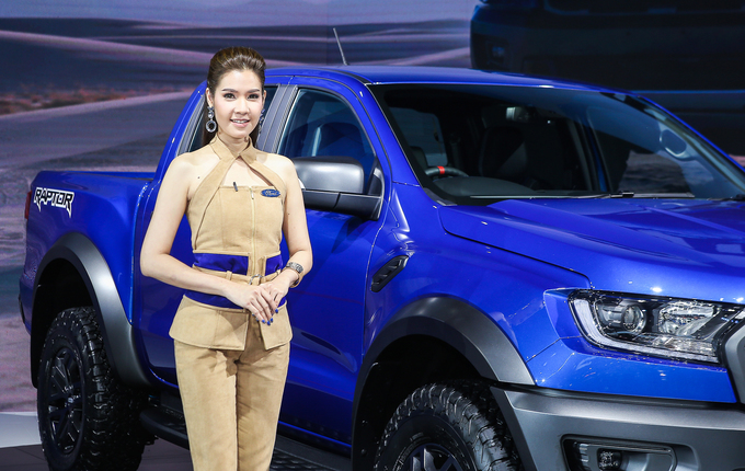 Dàn người mẫu tại triển lãm ôtô lớn nhất Đông Nam Á